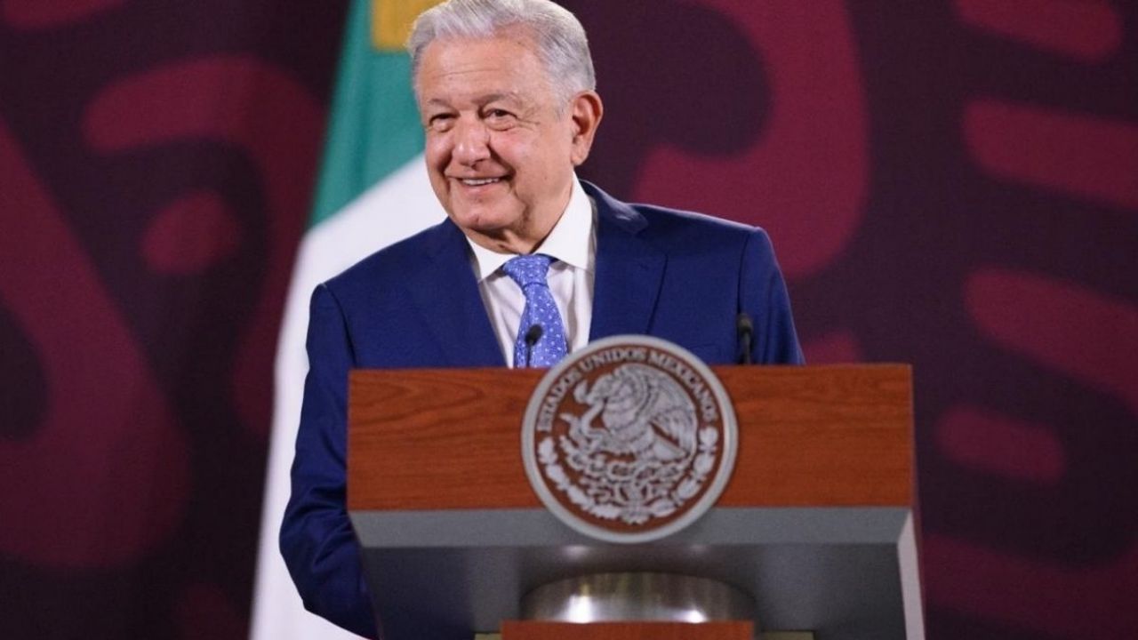 Regalazo En el Día del Maestro AMLO anuncia aumento salarial para