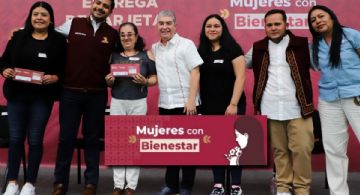 Entregan tarjetas de Mujeres con Bienestar EDOMEX 2025 en NEZA; ¿habrá reparto en más municipios?