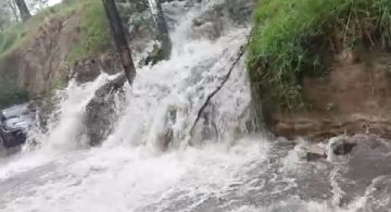 Se desborda la presa los Cuartos en Naucalpan hoy domingo 22 de junio 2025: VIDEOS